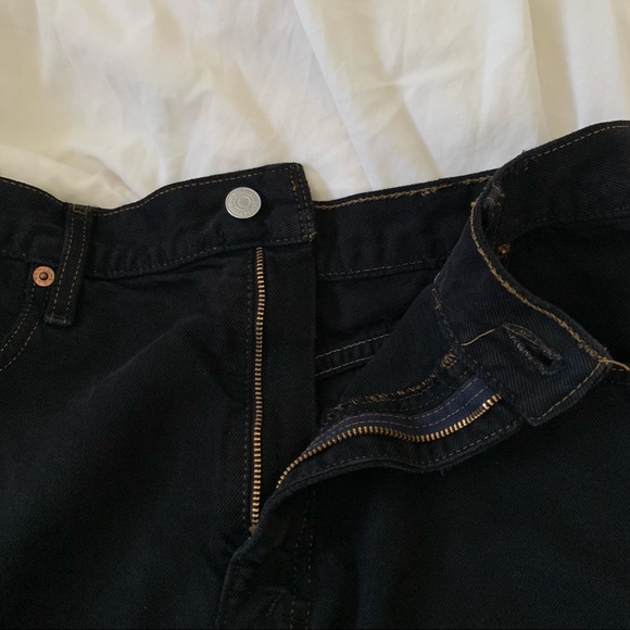 Black Red Tab Levi’s Shorts - Picture 3 of 5